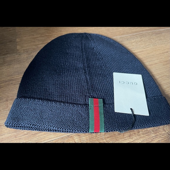 GUCCI-AUTHENTIC NWT Beanie Hat-Appliqué “LOVED” - Picture 9 of 10